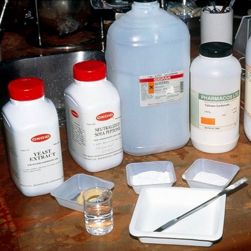 羧甲基纤维素钠在纺织工业中作为上浆剂，起到什么作用？